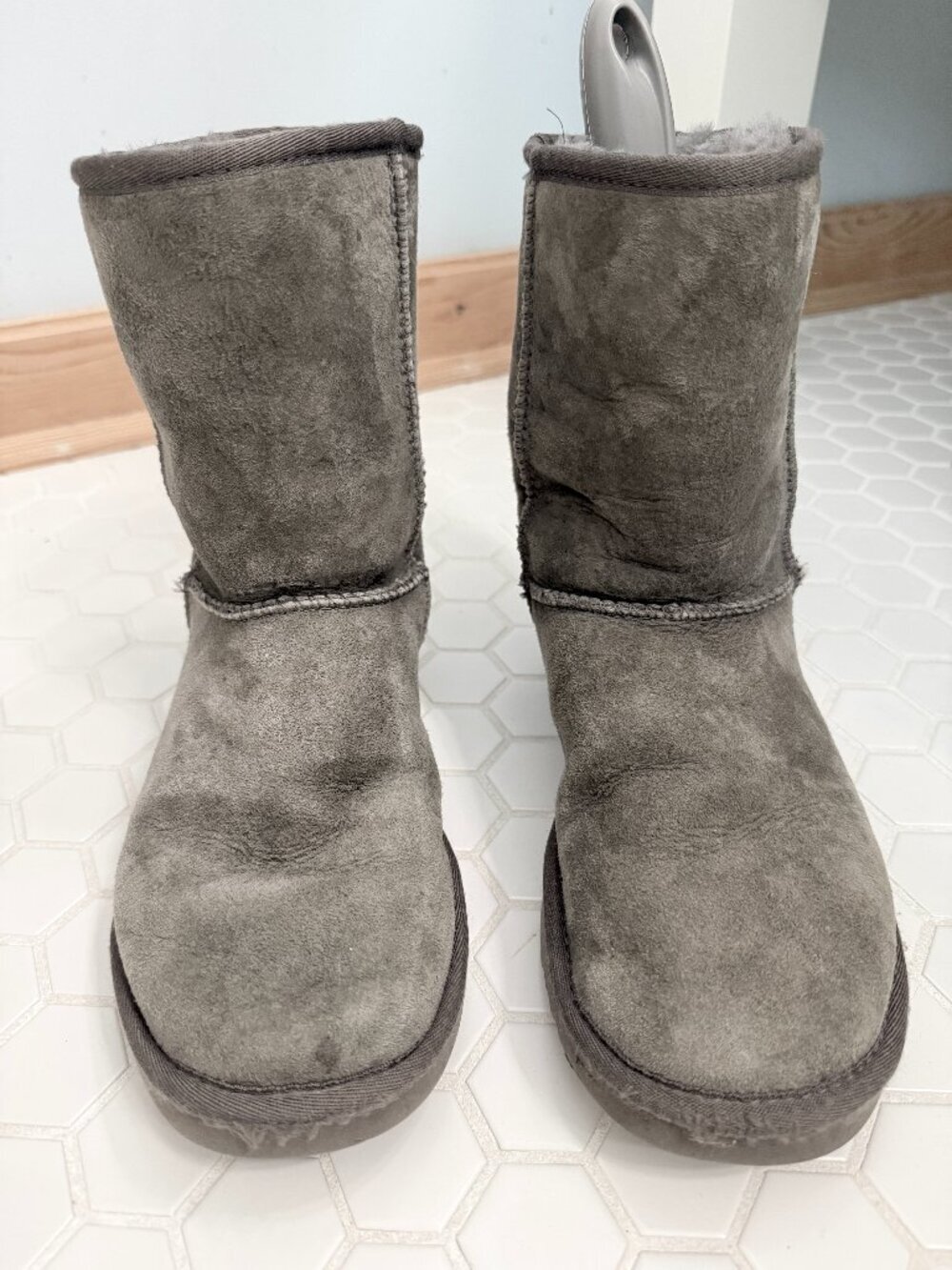 UGG Australia Classic Short Gray Sheepskin Boots Women's Size 7 Suede